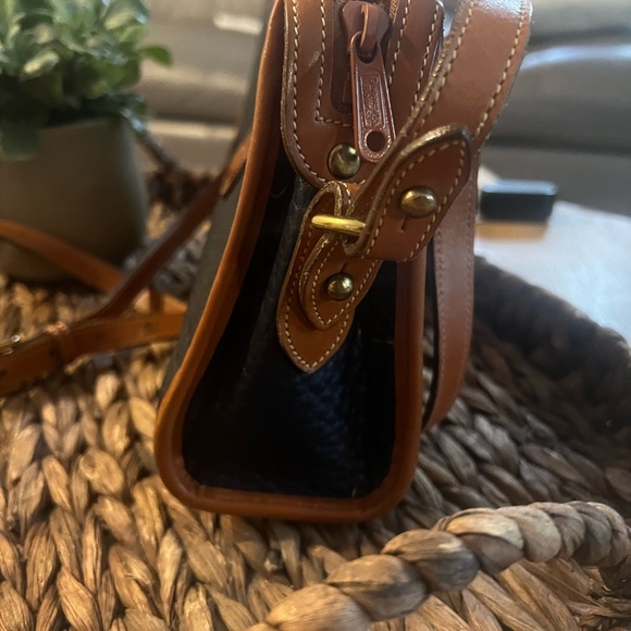 Vintage 90s AUTHENTIC Dooney and Bourke Zip Top Navy and British Tan - R19 - Picture 5 of 7